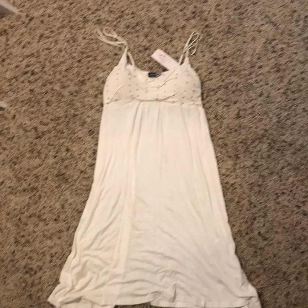 White sundress with tags. Never worn. Size M